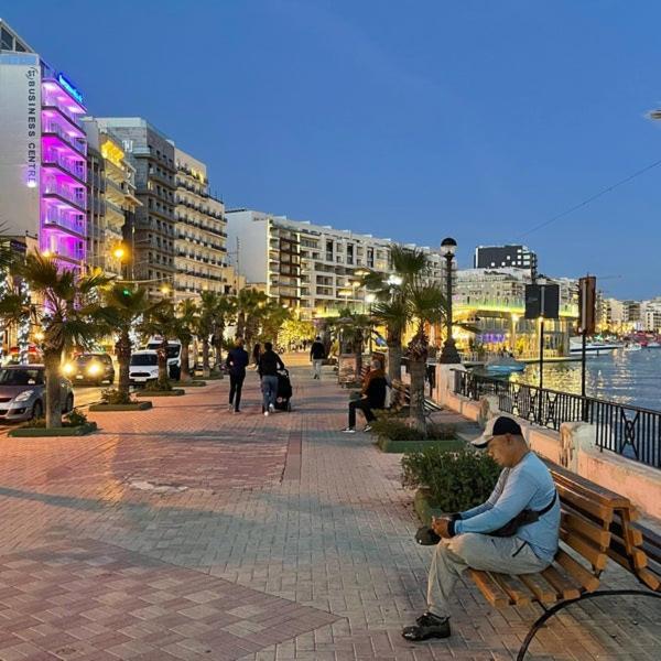 Seaside Apartment In Gzira Экстерьер фото